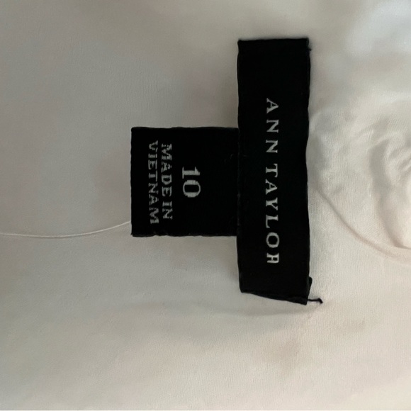 Ann Taylor white lace dress. Size 10 - Picture 4 of 4